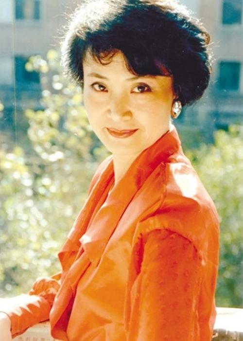 东方美人朱琳:和二婚丈夫恩爱19年,如今71岁的她,把日子过成诗
