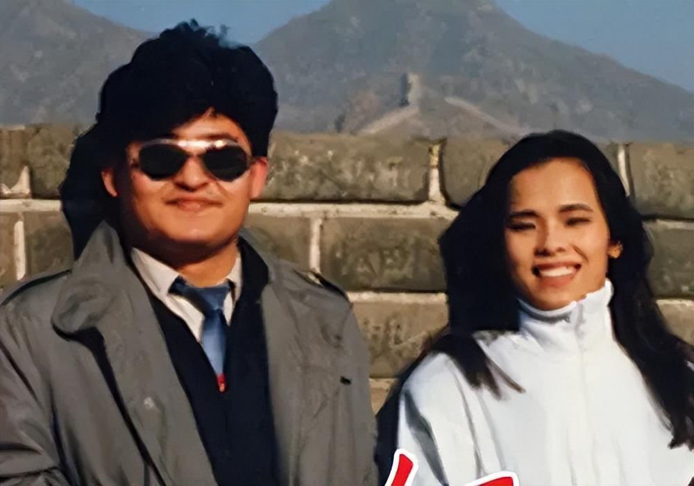 在波兰索波特歌唱节上,韦唯献唱由郭峰所创作的歌曲《让我再看你一眼