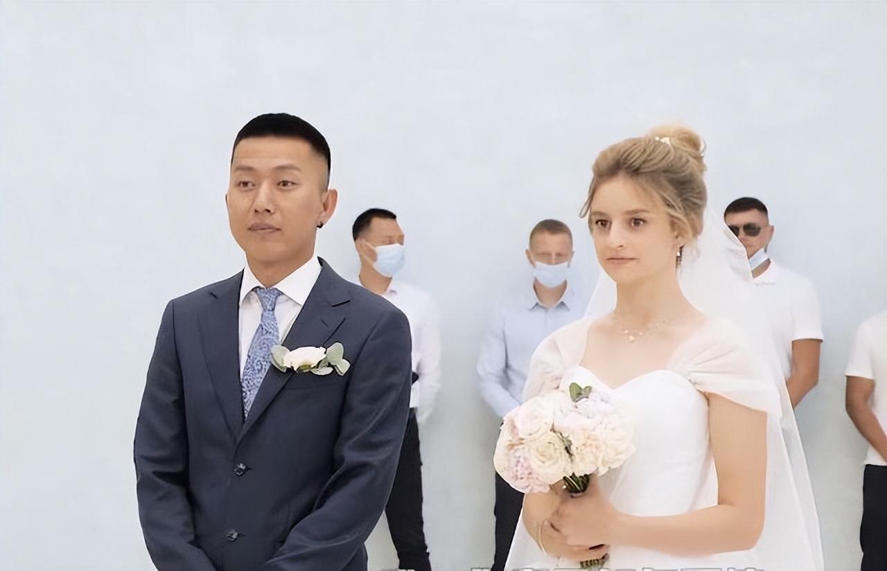 回顾小伙娶俄罗斯村花,女方婚后胖若两人,丈母娘直言:生10个