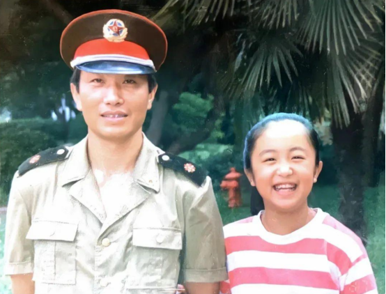回顾老戏骨杜源:4岁认识爱妻,结婚41年零绯闻,今女儿