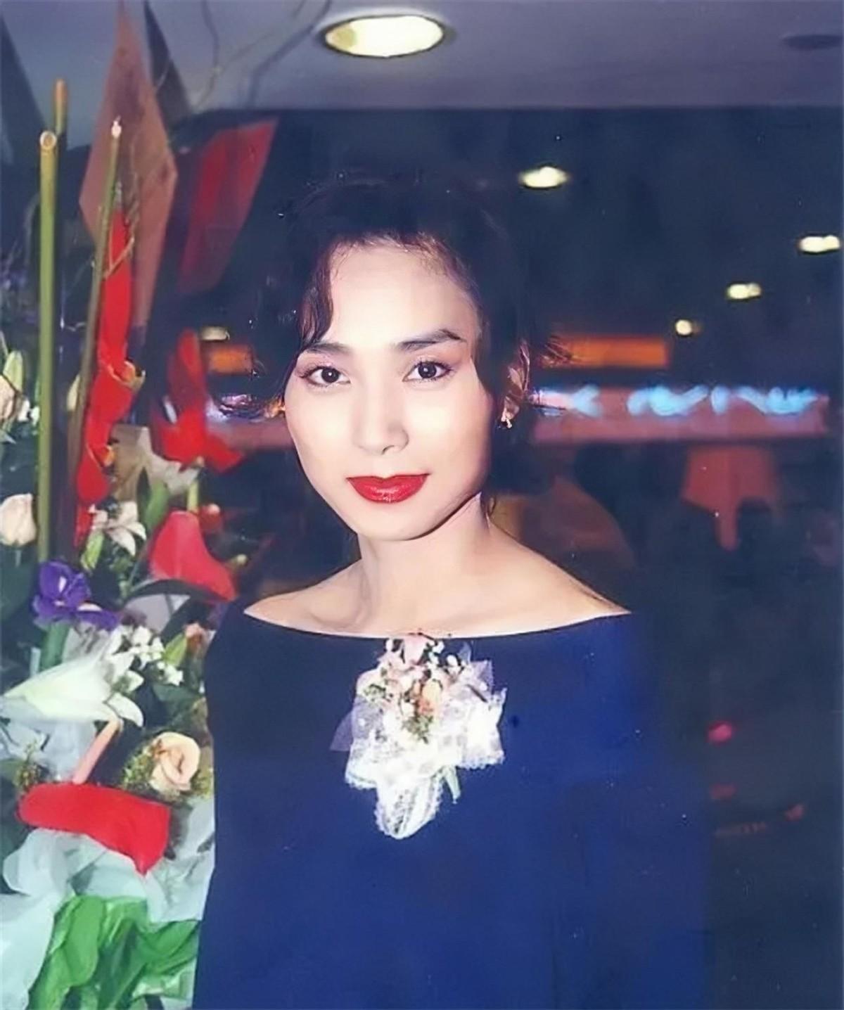 回顾邝美云:19岁当选港姐,38岁拥有百亿身家,三拒豪门60岁未婚