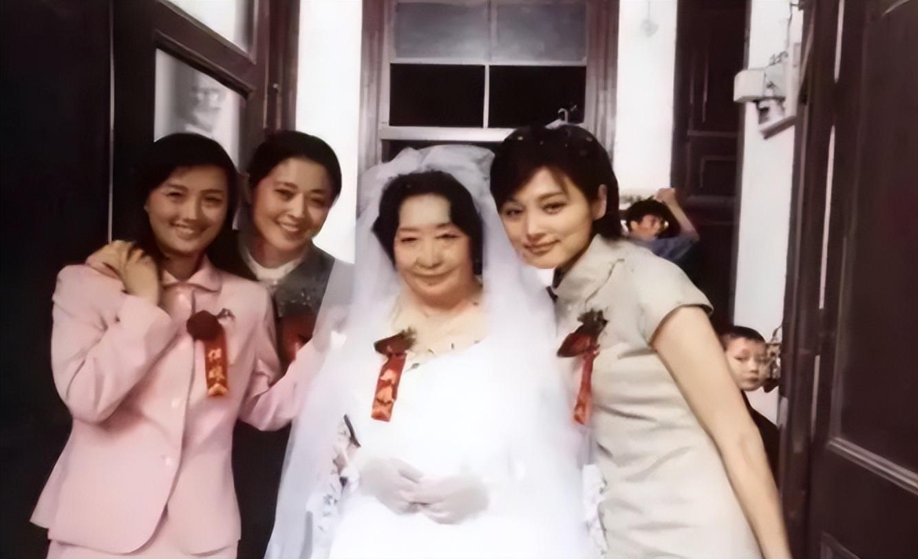 回顾老戏骨彭玉:照顾瘫痪丈夫8年,61岁丧偶,二婚嫁亡夫亲姐夫