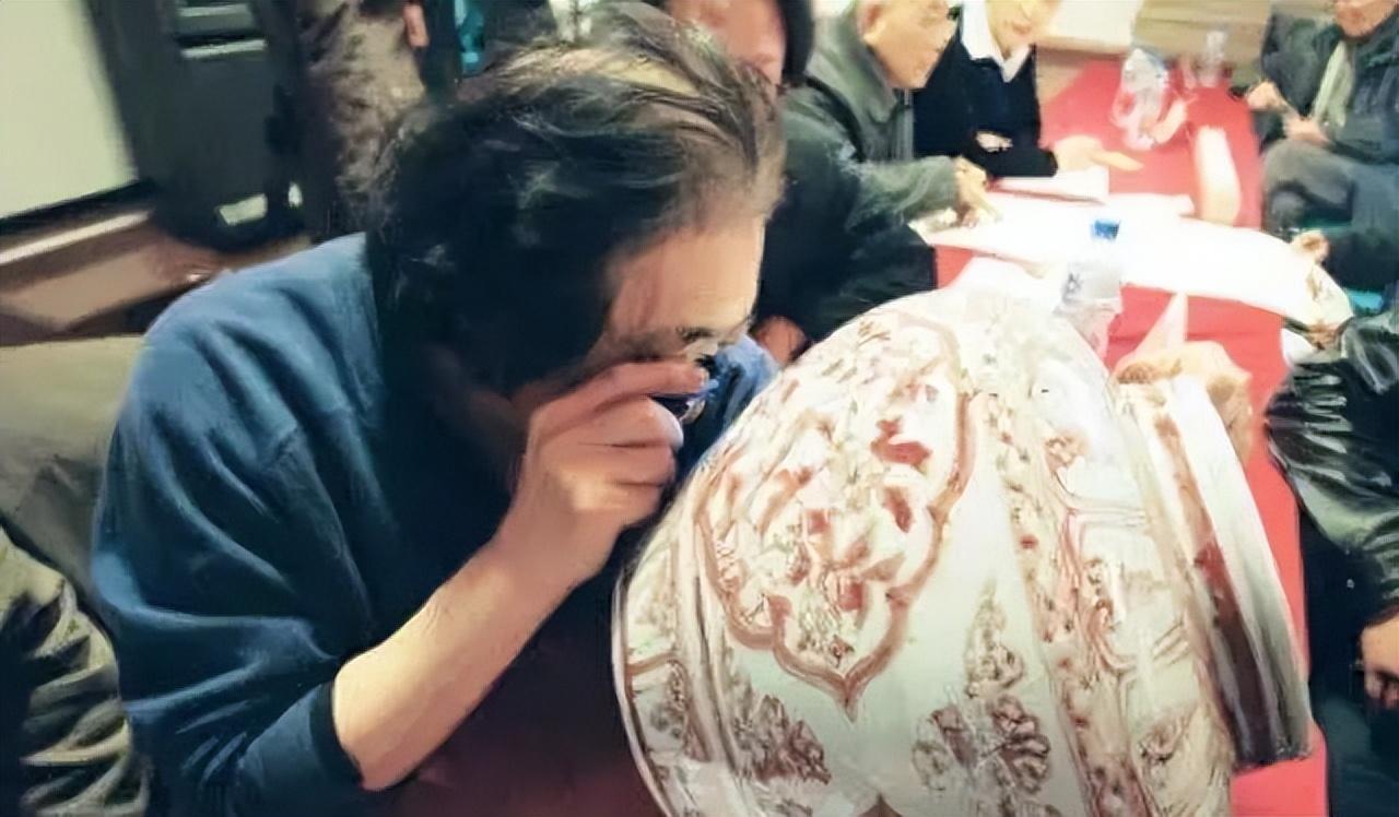 2010年男子制作玉凳,专家鉴定为汉代文物,以2.2亿天价被拍卖