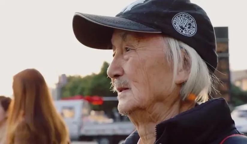 原本,王肃中还是很乐意看到自己名声在外的,可三个子女却不这么想.