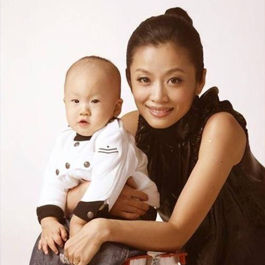 回顾凤凰卫视嫁的最好的主持曾子墨:瑞幸老板娘,曾言当二奶没错