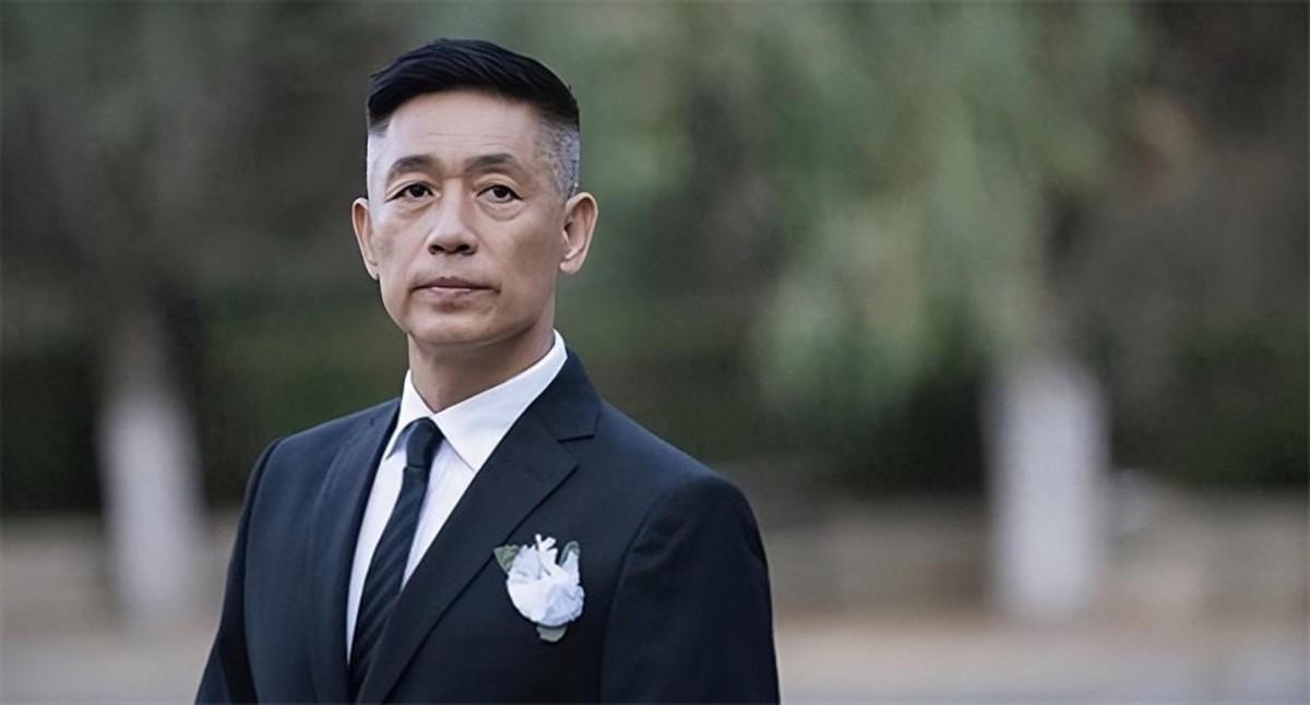 回顾演员石凉:和丛珊离婚后,再婚娶圈外人,儿子成他一生愧疚