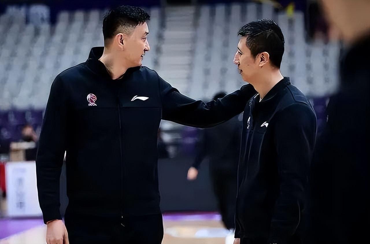 郭士强接手男篮!国家队大名单更新:郭艾伦回归,张镇麟首发