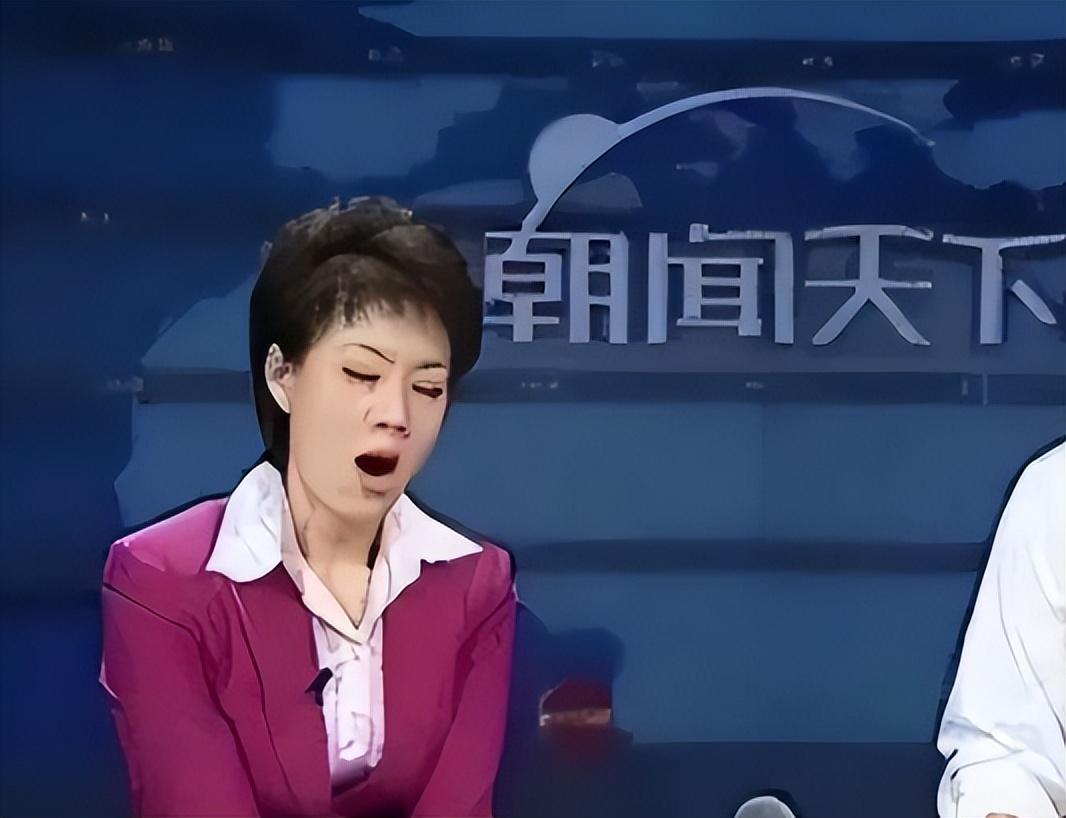 道歉的原因,是她在两天前主持《朝闻天下》时,误将直播时间当成广告