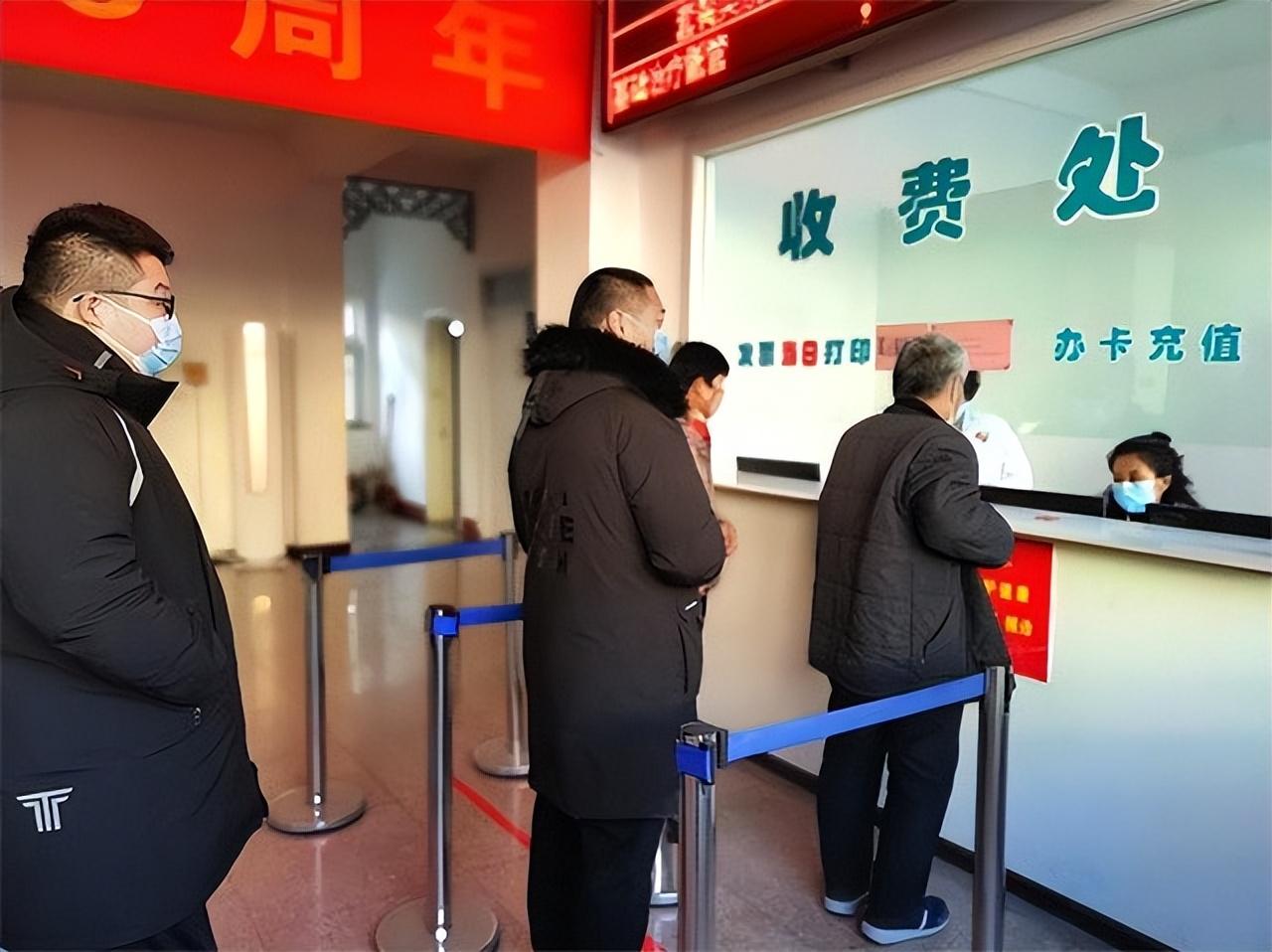 2010年丈夫带回脑瘫弃婴,为治病欠债百万,却发现和丈夫越长越像