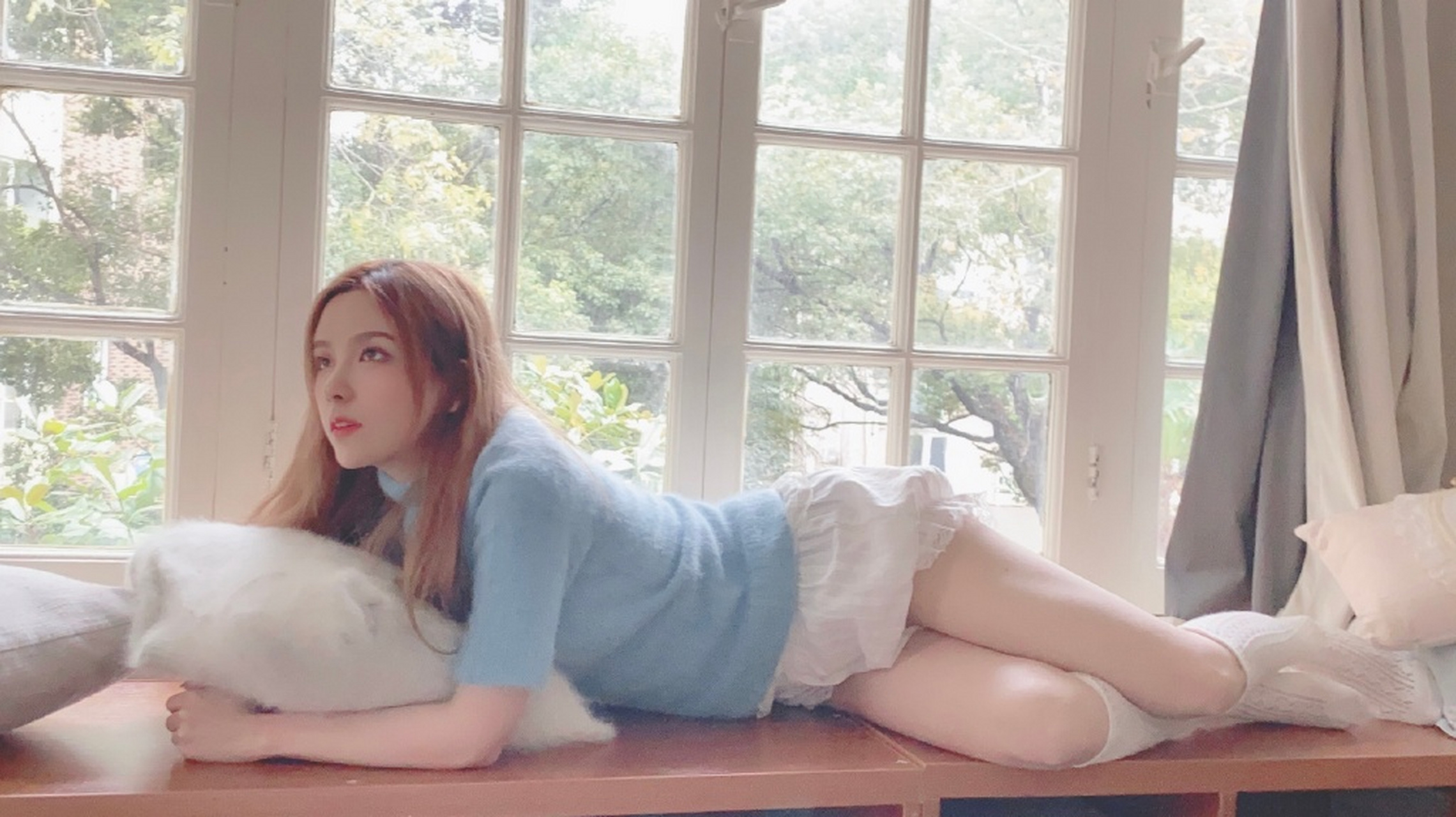 美女电竞解说主持人rita冯雨的美足,宛如晨曦中的露珠,清新自然,纯净