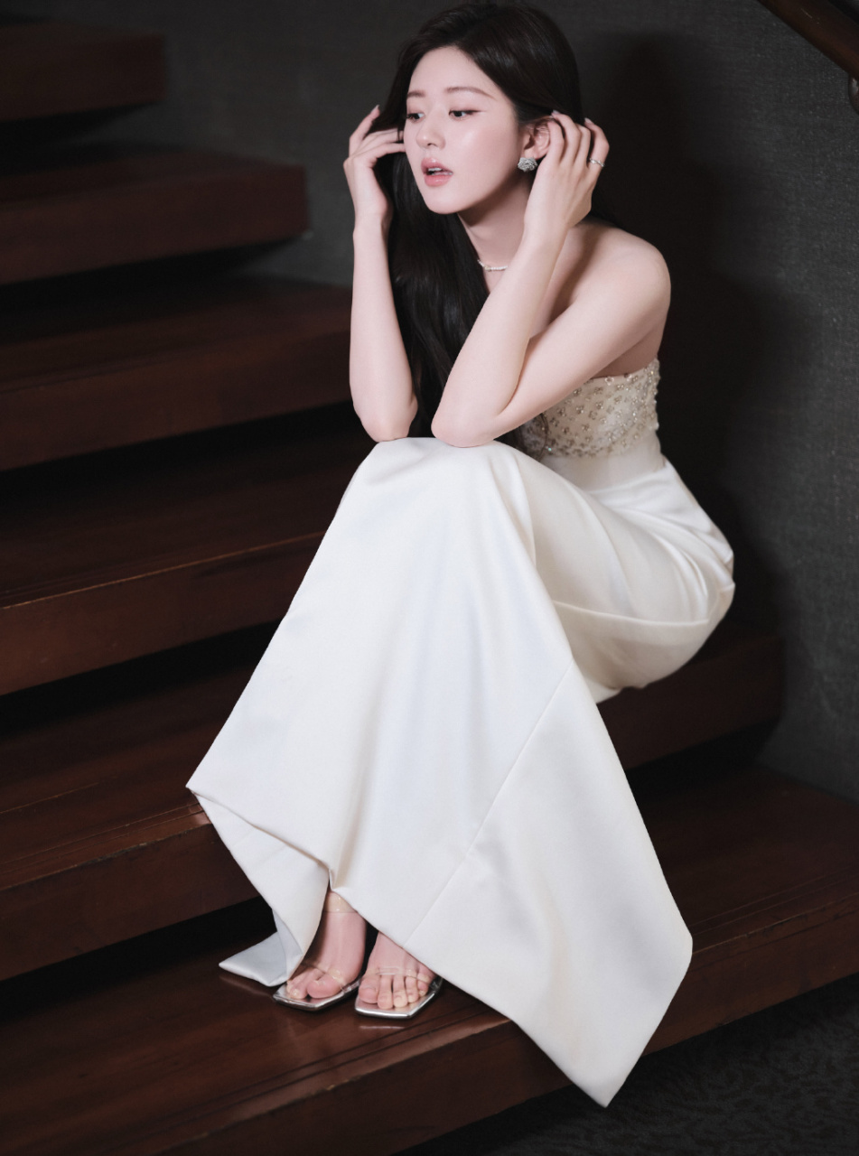 赵露思的美脚,细腻而动人,仿佛一曲优美的乐章,令人心驰神往.