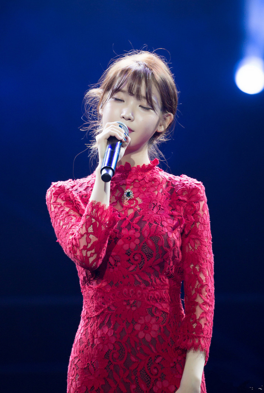 iu李智恩红裙秀美嫣然一笑生百媚人甜声线美少女感满格