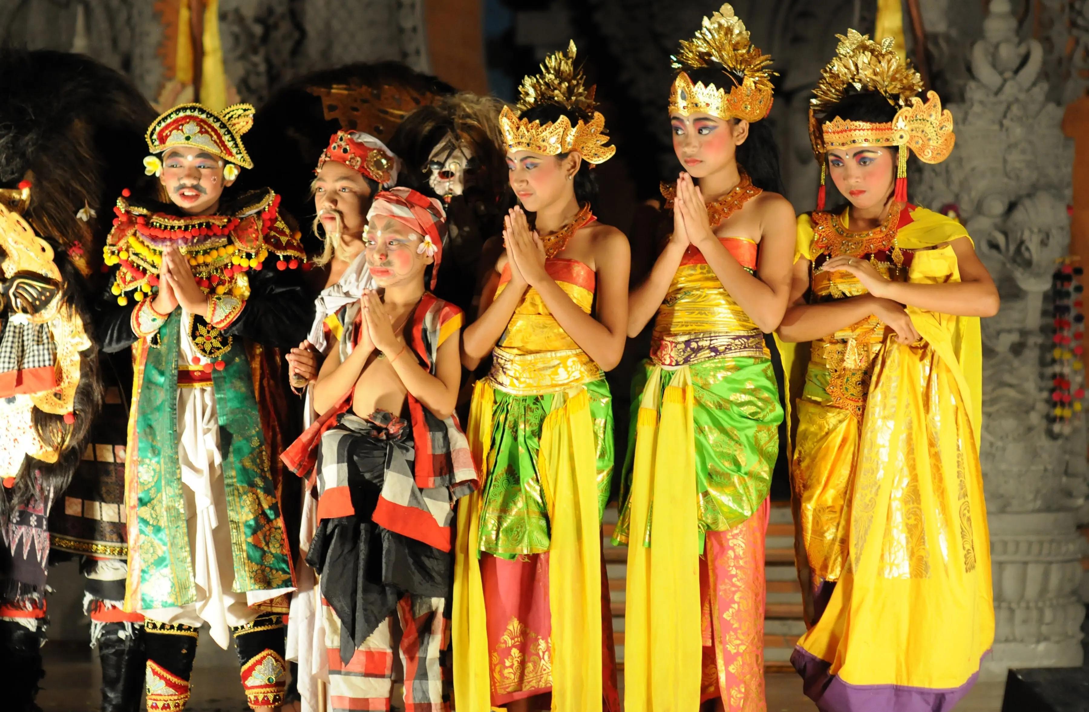 印度尼西亚是一个多民族多宗教的国家,传统舞蹈在其文化传承中起着