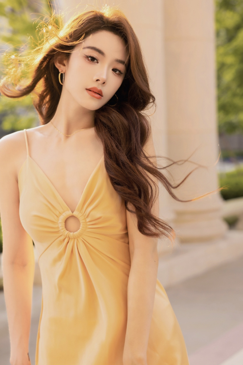 喻言,如春日的花朵,绽放出无限生机.