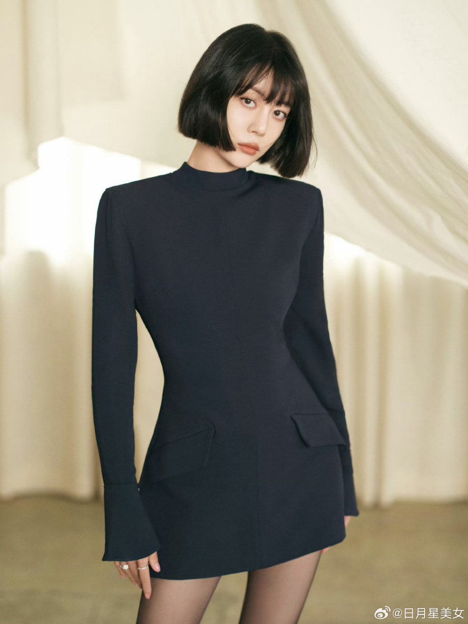 李溪芮如同一首悠扬的古曲,婉转动听,每一个音符都充满了柔情与美丽