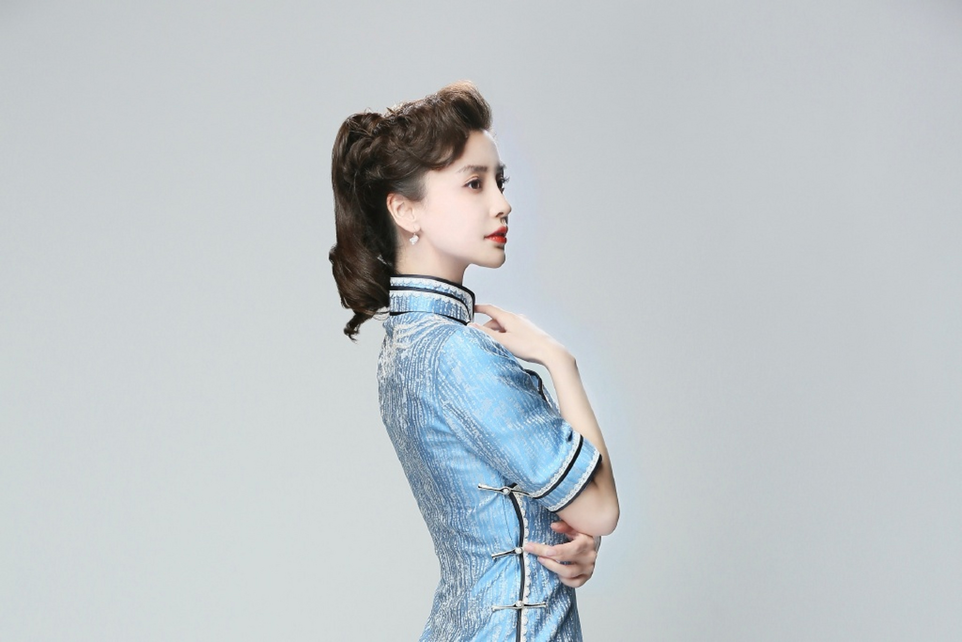 杨颖高开叉旗袍好身材,优雅如风,步步生花.