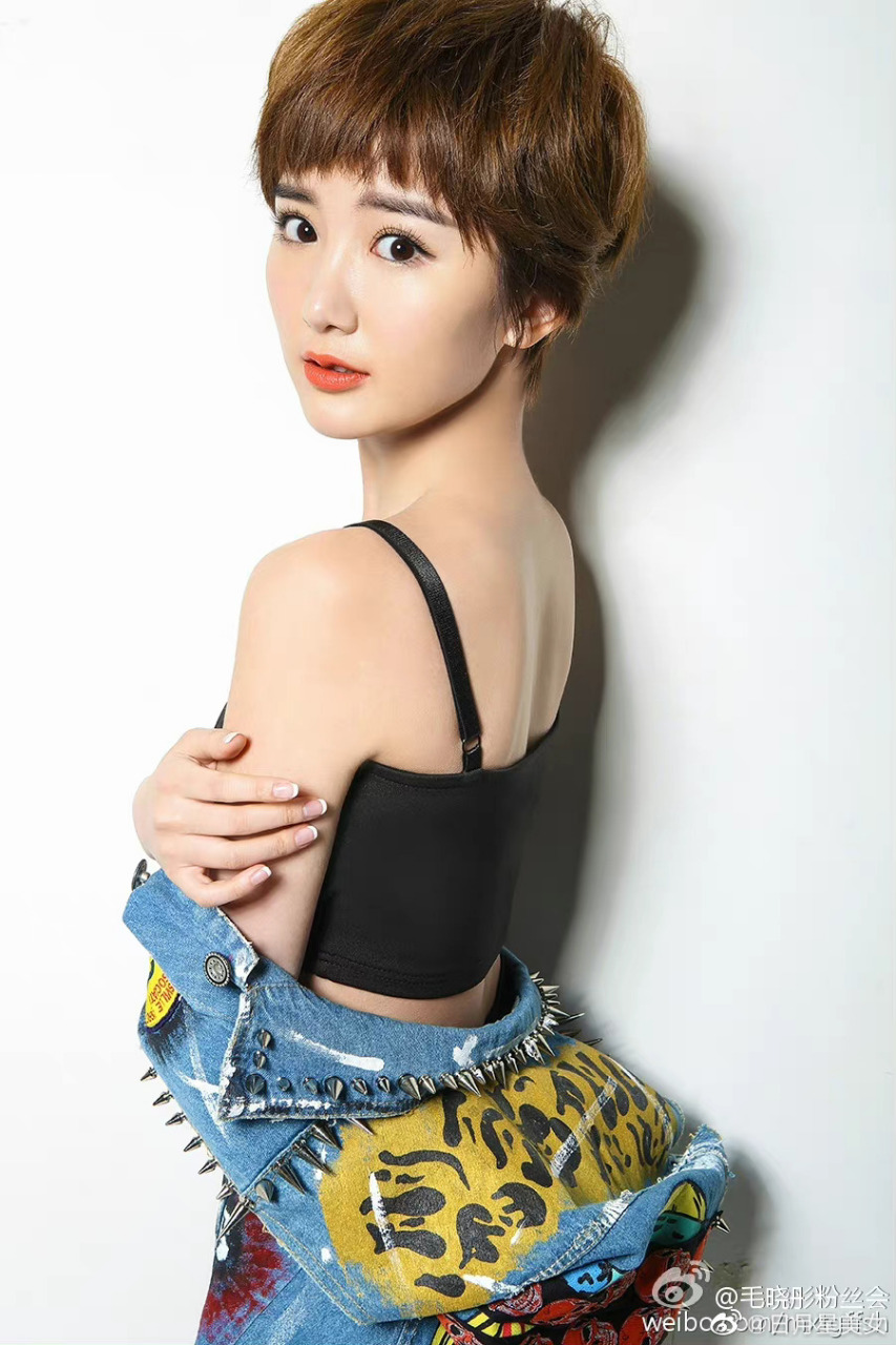 毛晓彤的声音如同清泉般纯净,悦耳动听,仿佛大自然的乐章