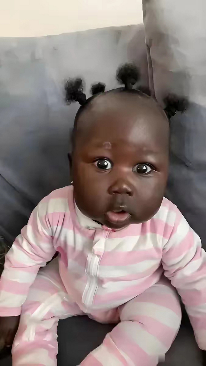 儿媳到非洲旅游两个月,回来竟然生下了一个黑人小孩!