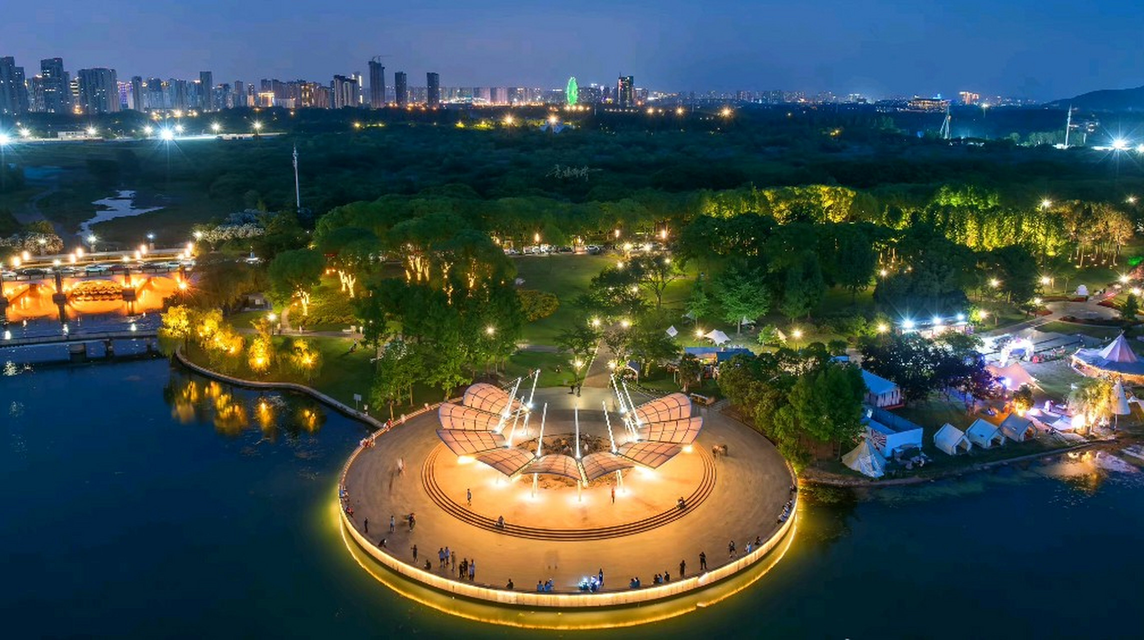 江苏无锡夜景真不错,江南城市本来就很美,值得大家游览,江南城市夜景