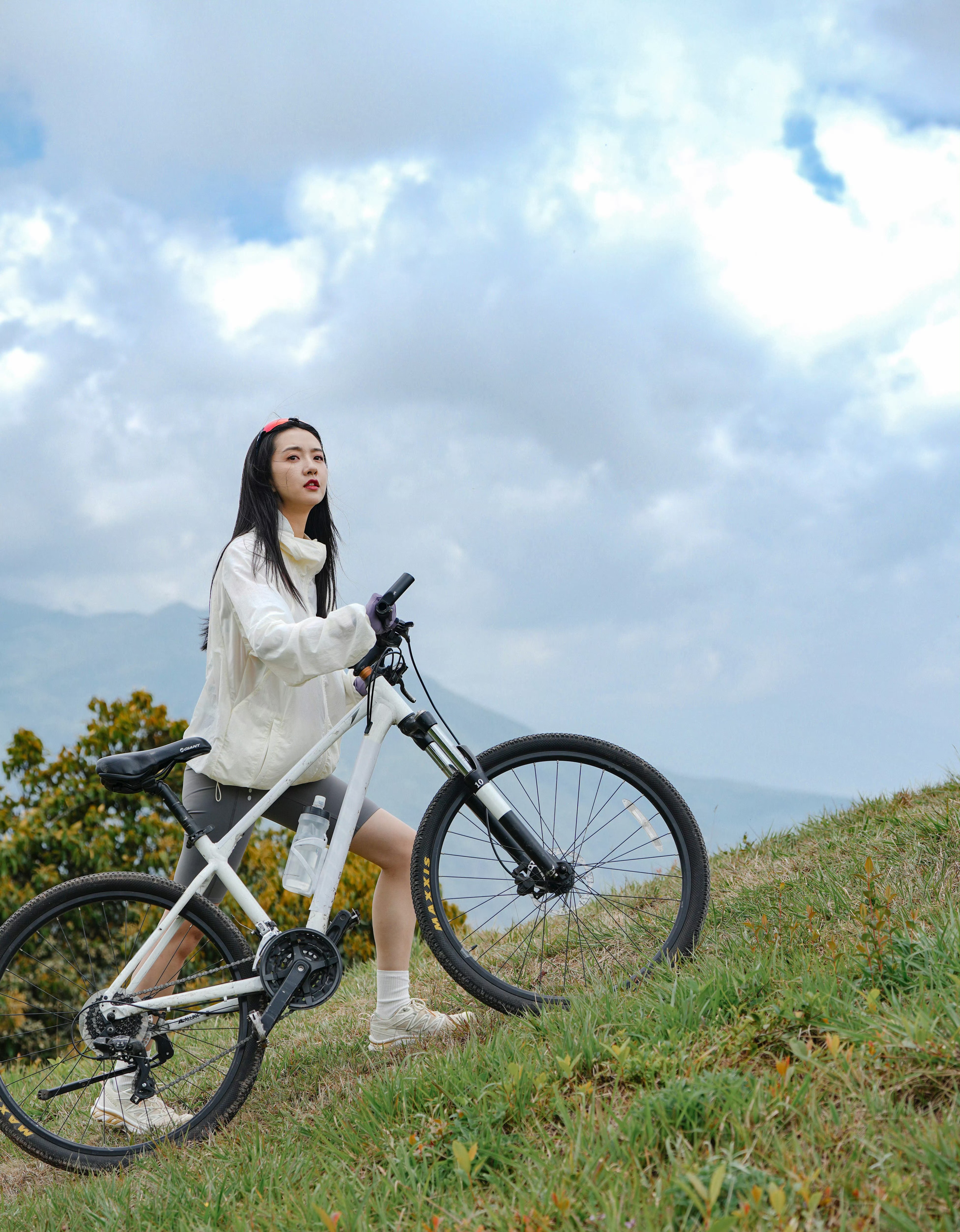 许龄月没想到人美还热爱骑行有山有湖有美女运动最美