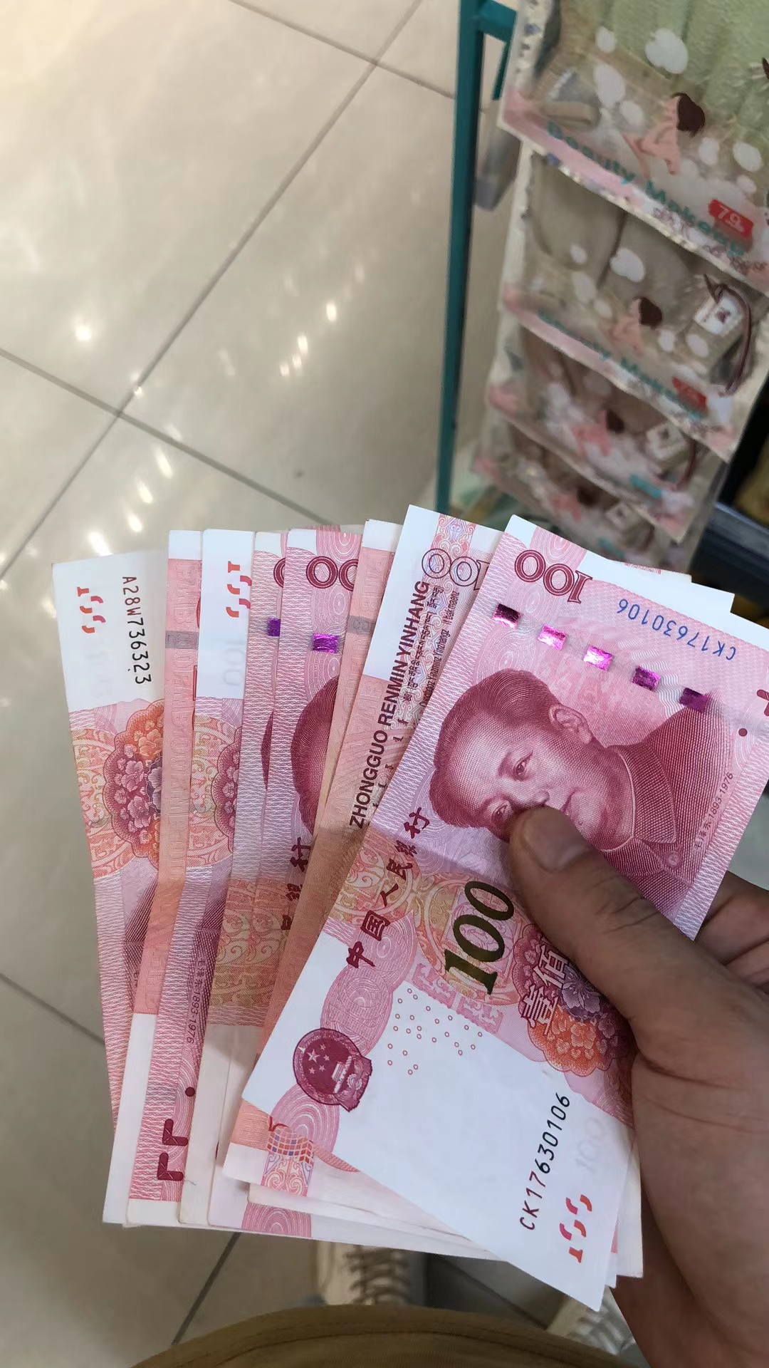 我父亲留下了500元钱,我没有收,结果老公两天来不和我说话,我们各自吃