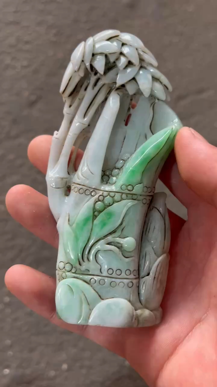 收到一件老翡翠的摆件