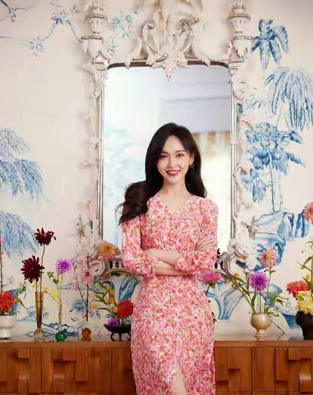 唐嫣粉红色碎花裙