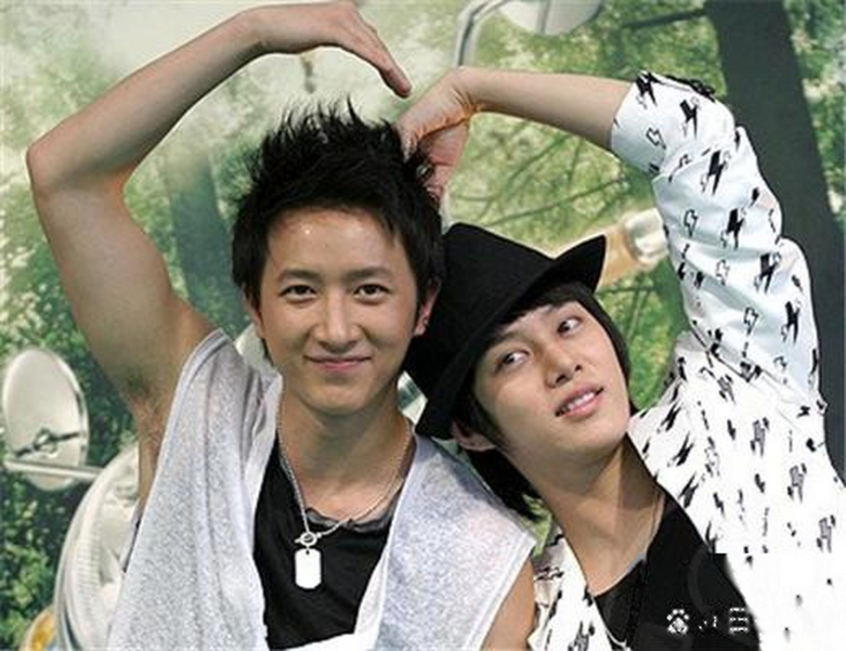 韩庚去韩国看金希澈了,连财阀都没想到,能见证这么难得的友情吧