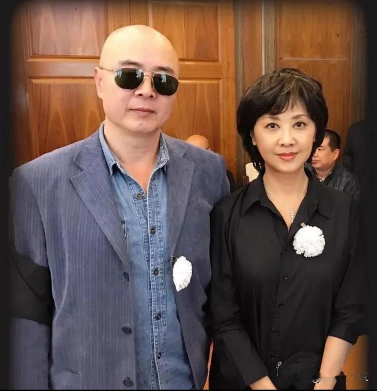 徐少华与迟重瑞分别是《西游记》中唐僧的扮演者,徐少华的夫人貌美,而