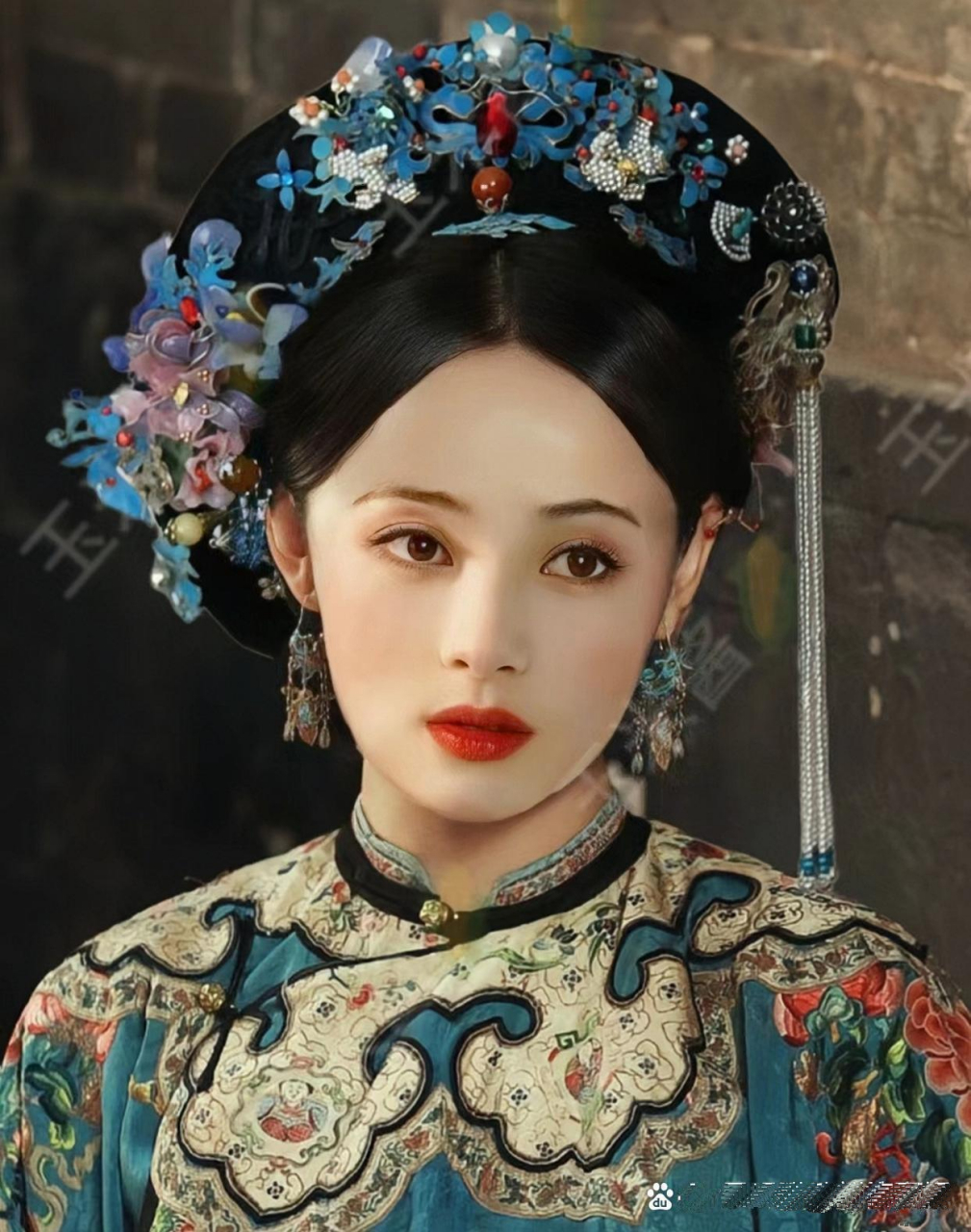 很多人说,为什么?郑晓龙不找蒋勤勤饰演《甄嬛传》里的白月光纯元呢