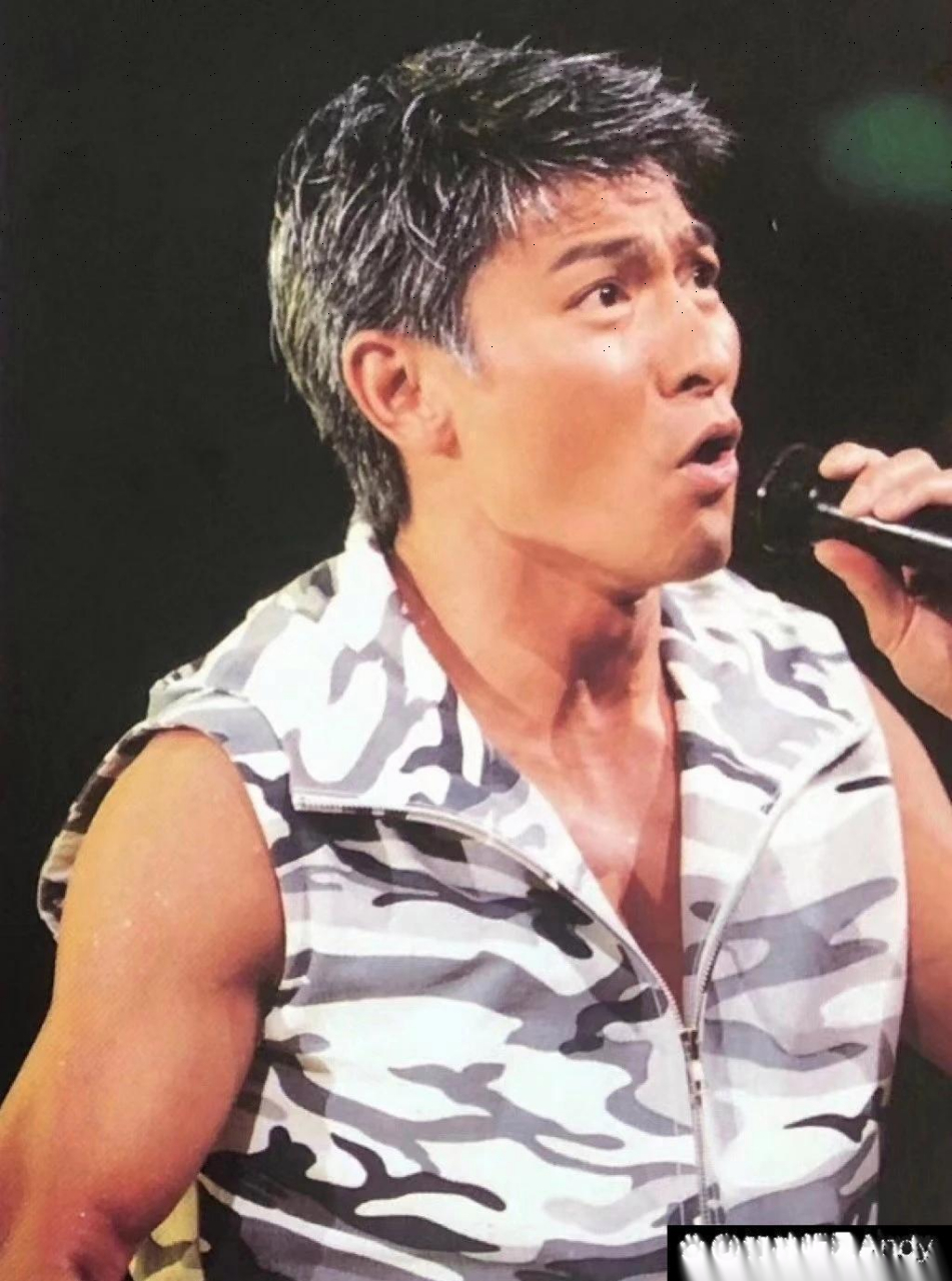 刘德华早年间的银色发型,就问你拉不拉风?