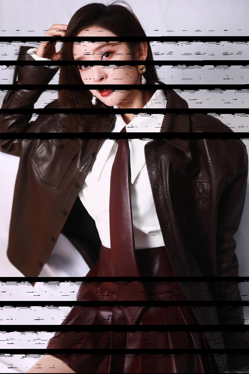 唐艺昕皮裙写真,白皙水嫩美腿光彩夺目