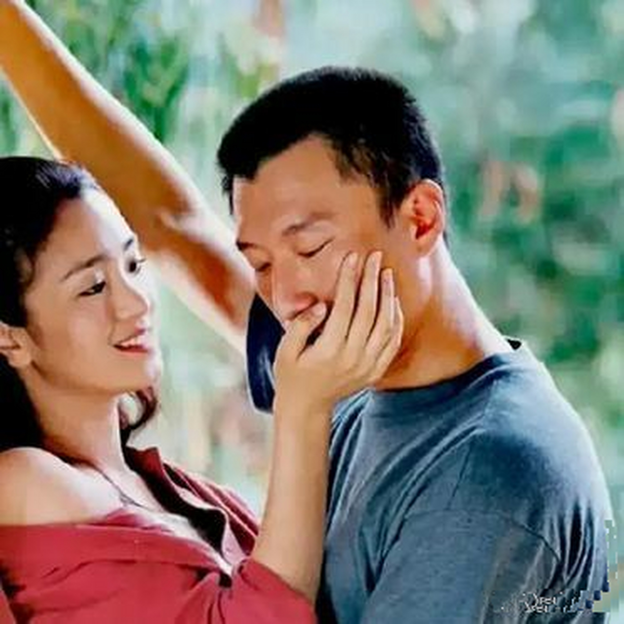 19年巩俐和孙红雷在《周渔的火车》里合作,俩人那时候真年轻