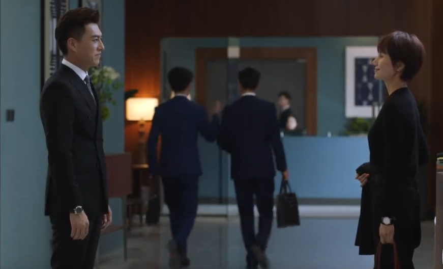 《大上海》中一眼万年的回眸,直接让周润发心服口服.