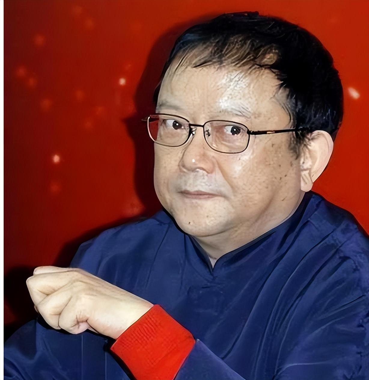 王刚传闻移民美国 疑似变卖四合院 60岁当爹的他为儿子未来谋划?
