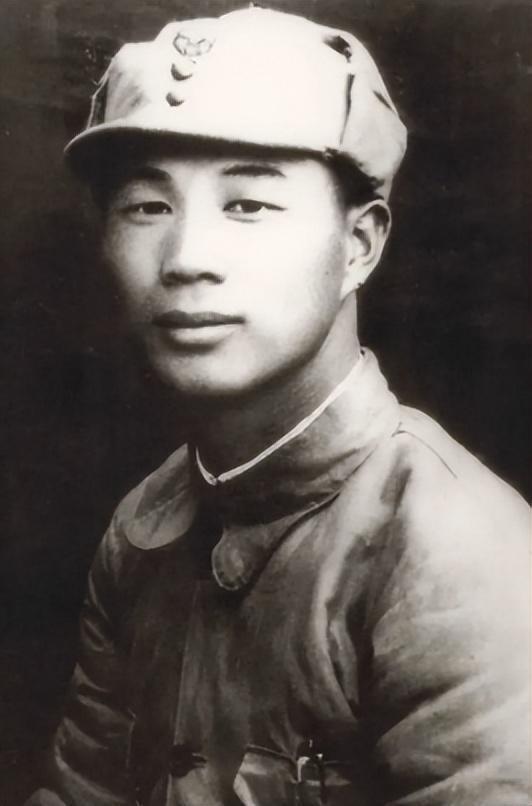 这位八路军参谋长,因不满降职持枪逃跑,1982年却仍享正军职待遇