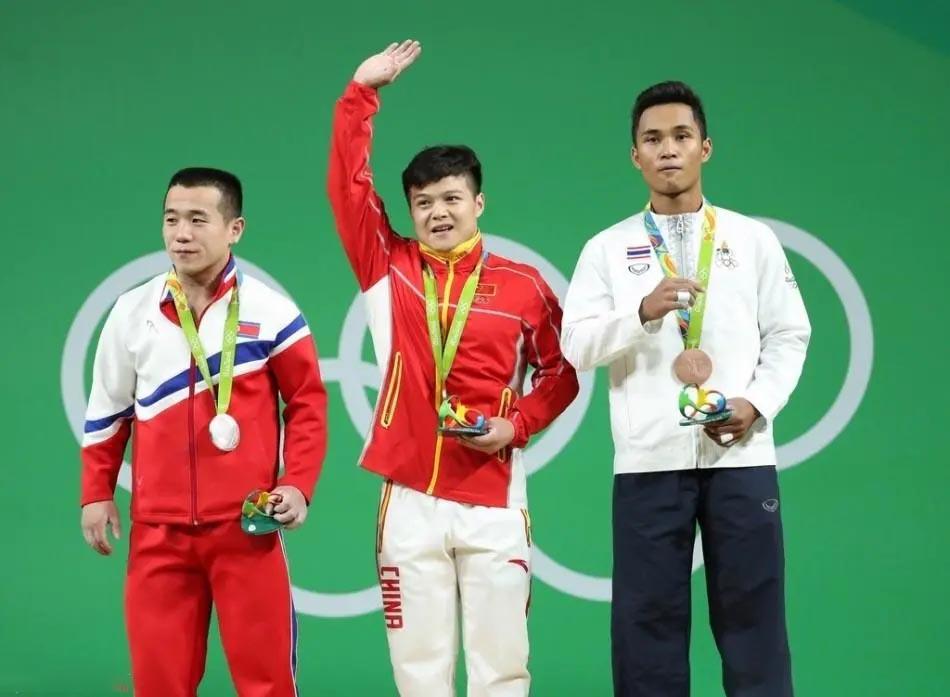 12年,中国举重运动员哭着连说三个"对不起",背后原因让人泪目