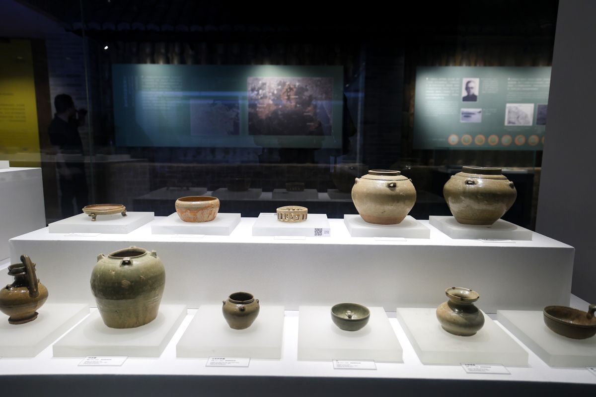 上林湖越窑博物馆展陈的各式各样的越窑瓷器