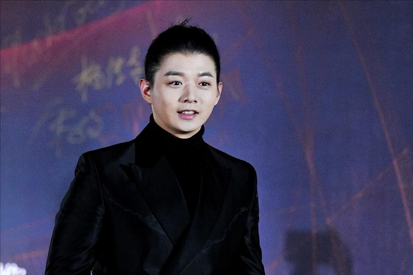 霍尊出身于一个音乐世家,他的父亲火风和母亲仲小萍都是著名的音乐人.