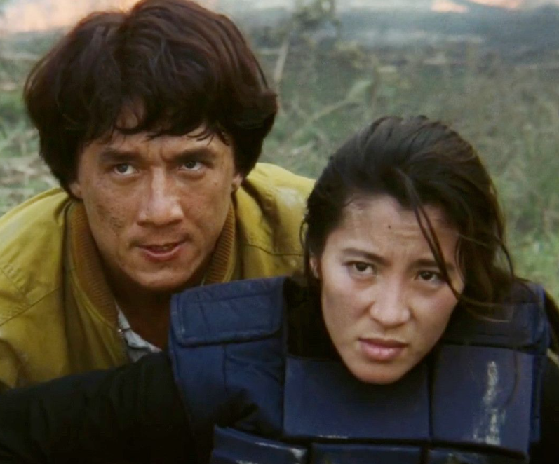 成龙与杨紫琼:传奇人物的白发岁月及真诚笑容