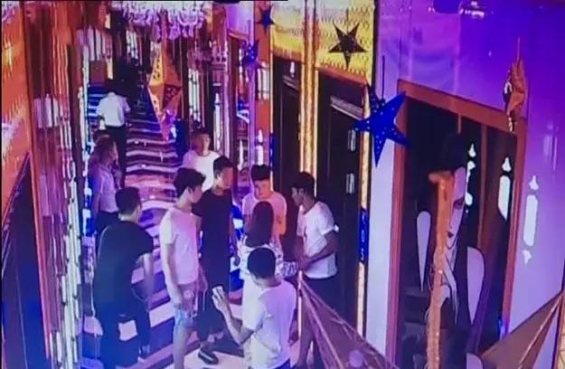 18年壮汉当街把男子打残,警察抓人惊呼:这人不是20年前就死了?