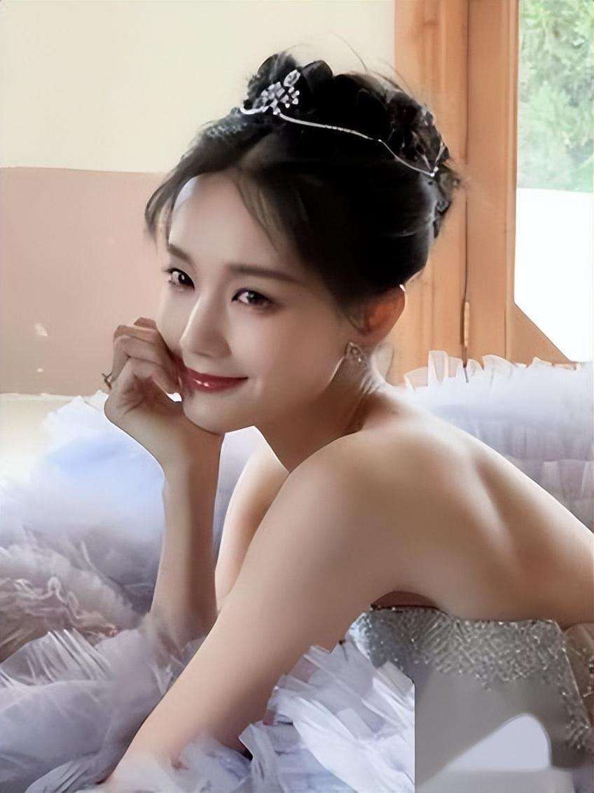 李一桐"黄金三围"下的绝美身材,真是太性感了