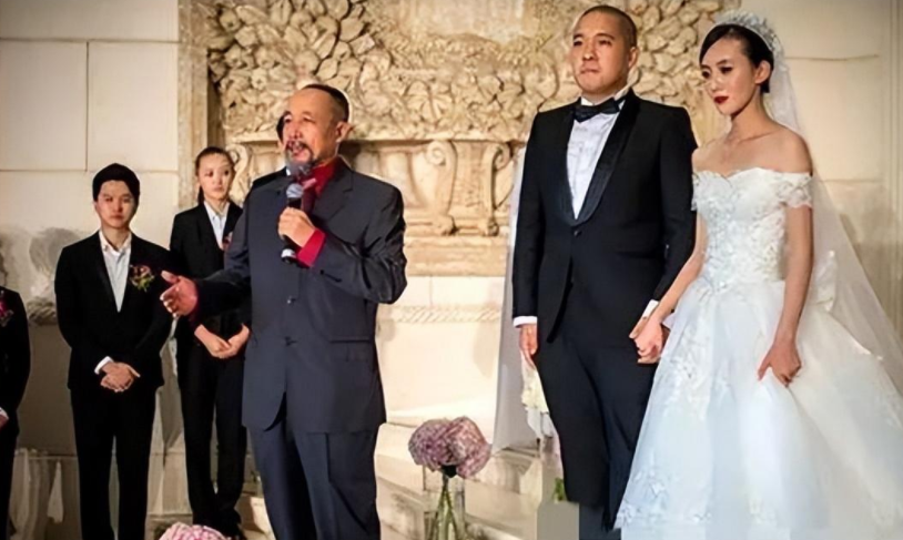 回顾霍凡:嫁给大12岁二婚张丰毅,29年未生子女,却被丈夫宠成宝