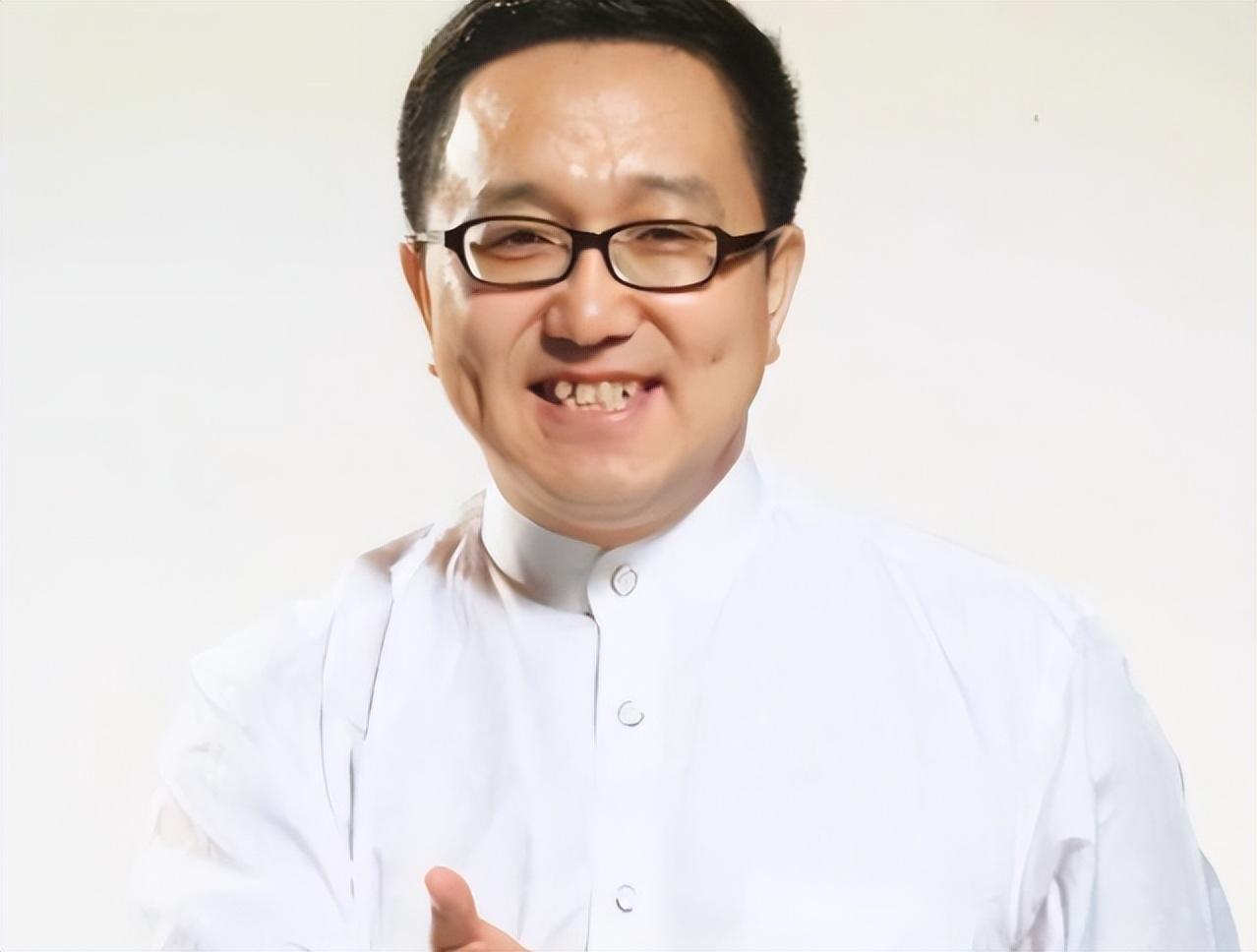 两人恋爱期间,感情顺风顺水,句号的事业好像也开了花,1995年,句号在