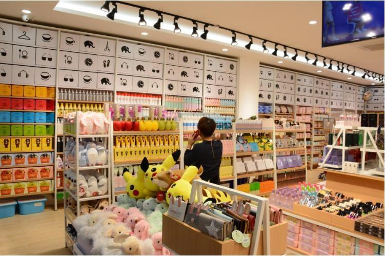 随着规模的快速扩张,店内商品的种类也在不断增多,但潮玩行业的选品