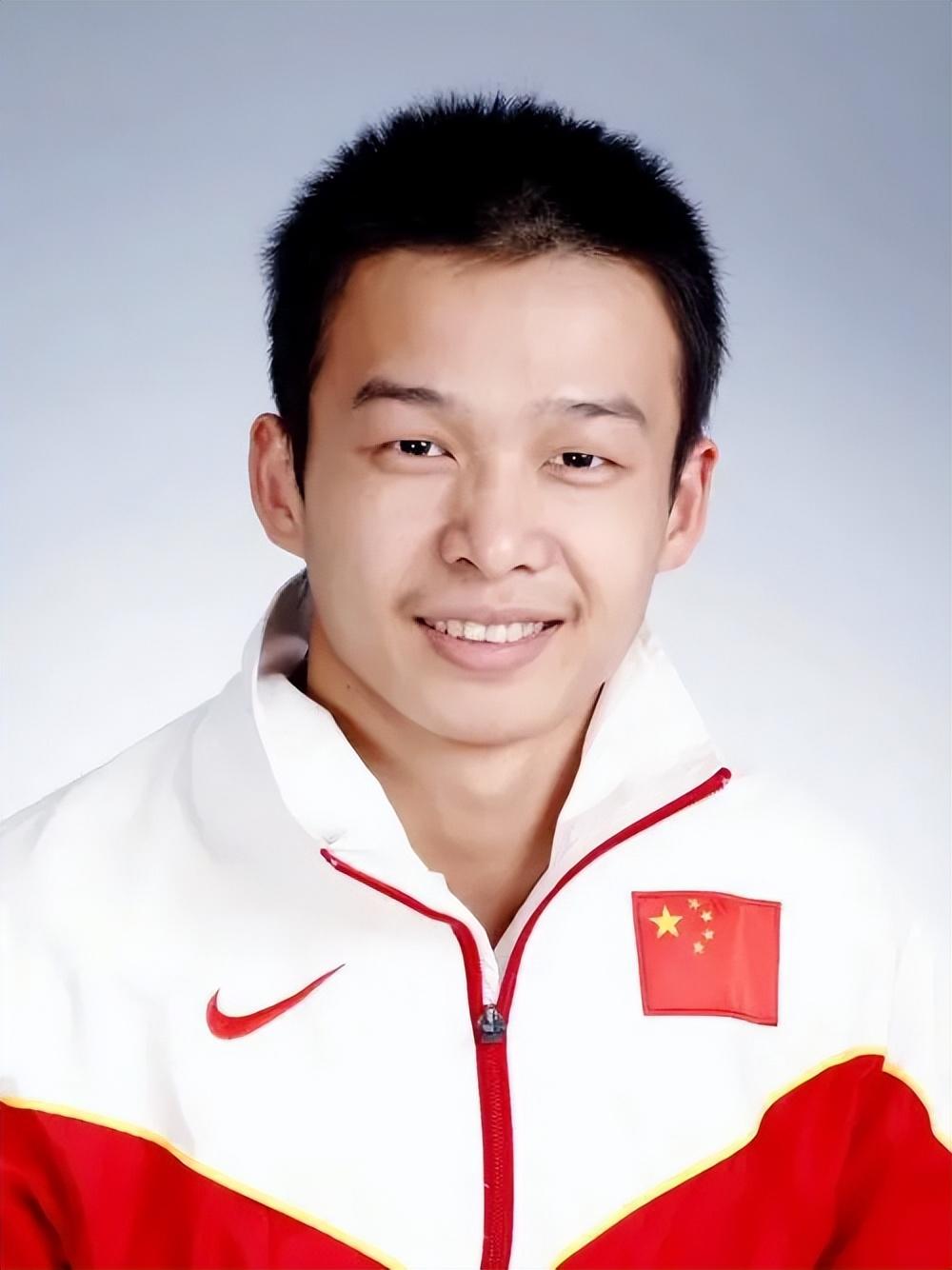 12年,中国举重运动员哭着连说三个"对不起",背后原因让人泪目