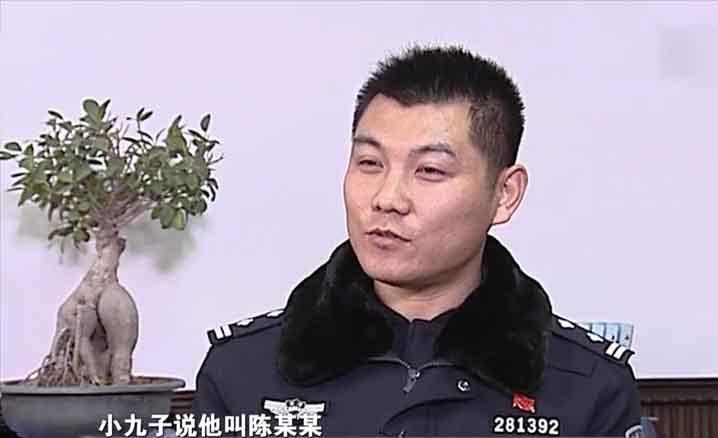 时间回溯到2003年1月6日,天津火车站里人来人往,大家提着大包小包,挤