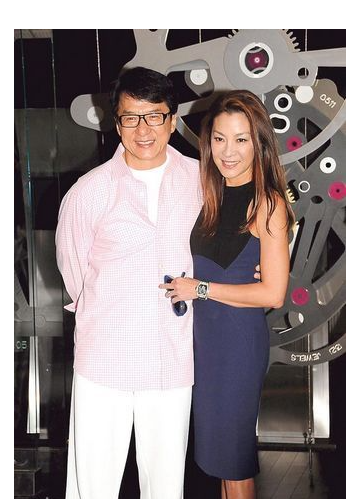 成龙与杨紫琼:传奇人物的白发岁月及真诚笑容