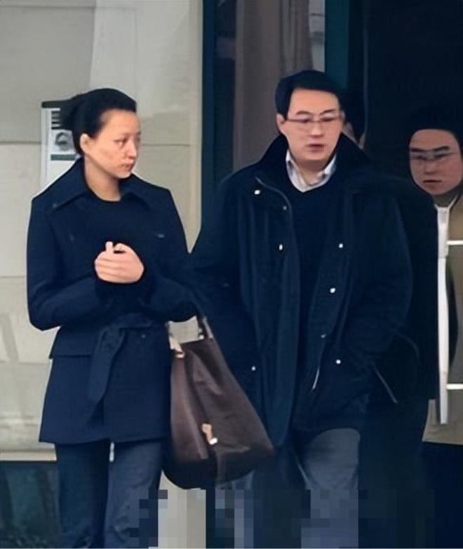 "央视一哥"程前:14岁得知叔叔是亲爸,和董卿同居6年后娶娇妻