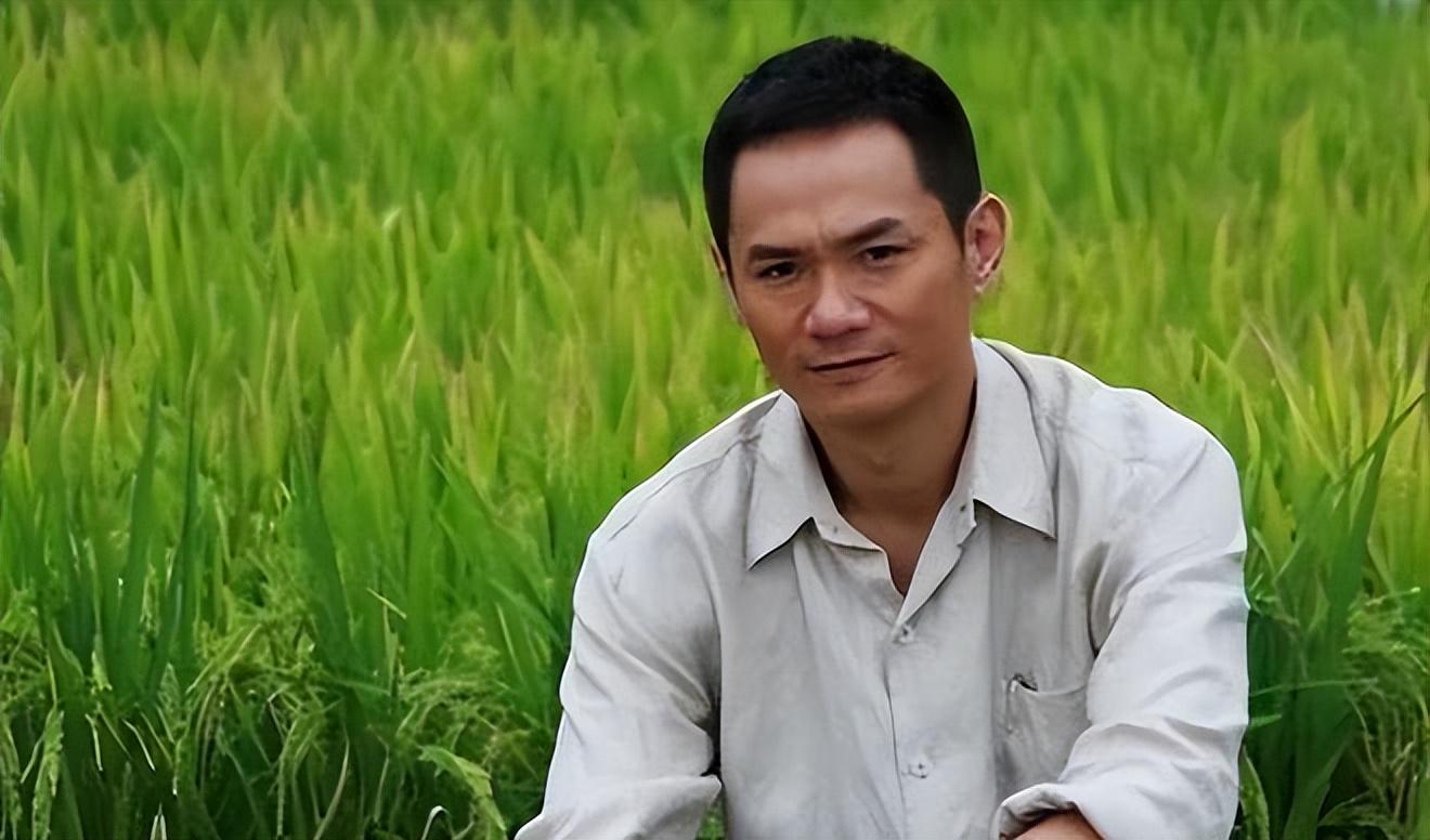 回顾:佟欣离世14年了,果靖霖的痴爱令人泪目,53岁仍独自生活